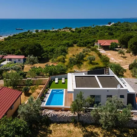 For Two Person With Pool In Peroj