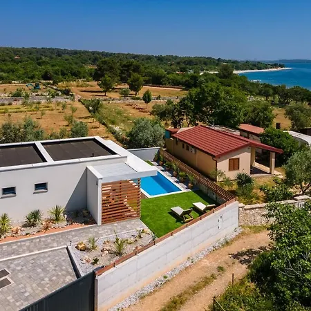 For Two Person With Pool In Peroj