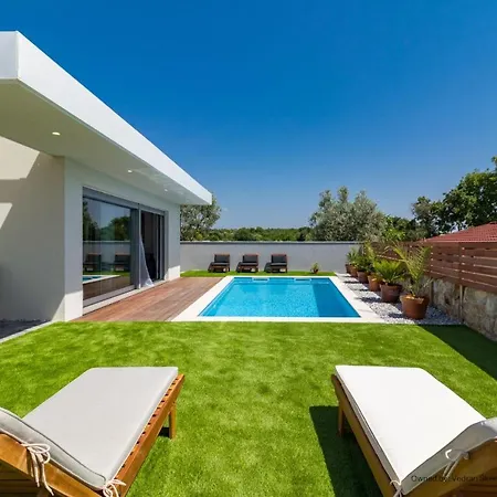 For Two Person With Pool In Peroj Vodnjan
