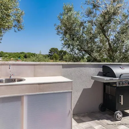 For Two Person With Pool In Peroj