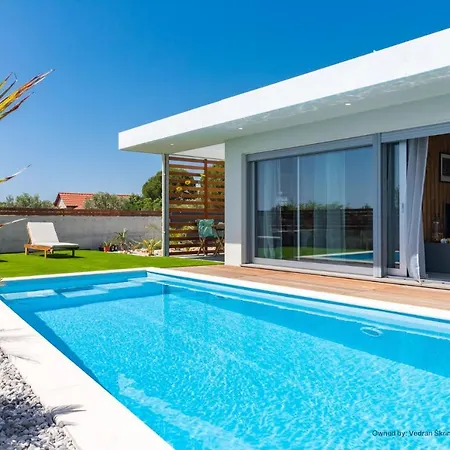 For Two Person With Pool In Peroj *