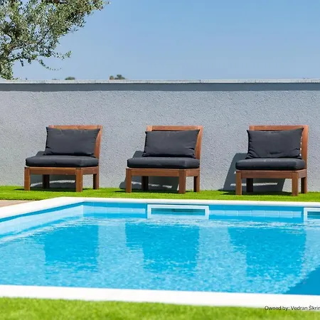 ヴィラ For Two Person With Pool In Peroj ボドニャン