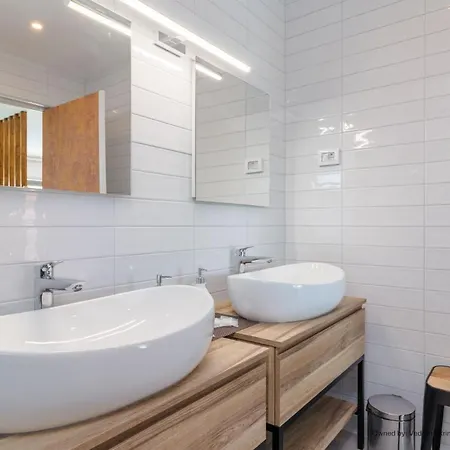 ヴィラ For Two Person With Pool In Peroj